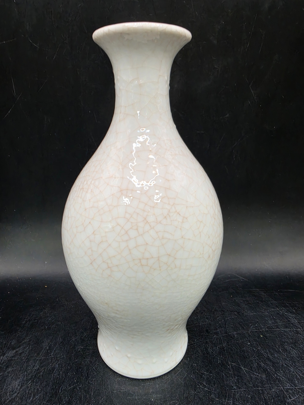 Elegant Crackle-Glaze Ceramic Vase in Cream